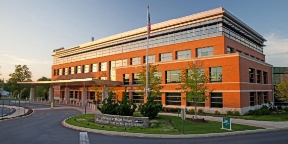 Vista exterior del Centro de Oncología e Instituto de Investigación Helen F. Graham