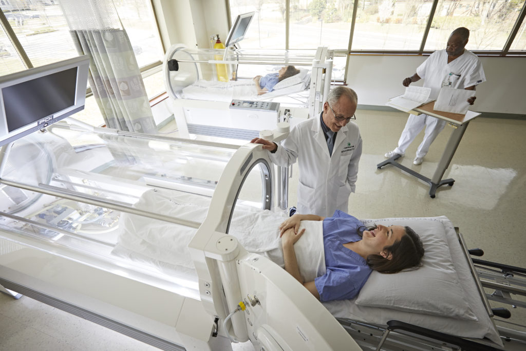 The doctor is chat with patient