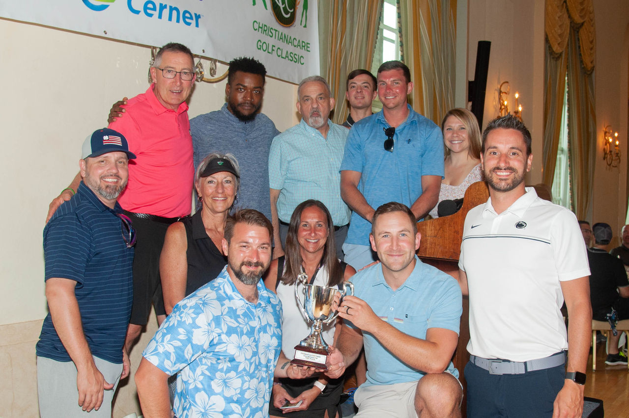 El equipo de OC Reilly, Inc., ganadores de la Copa de Patrocinadores 2022 en el Golf Classic.